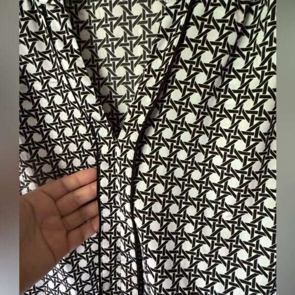 Ann Taylor Rattan Print Blouse XL Split NeckSleeveless Contrast Trim - Picture 6 of 6